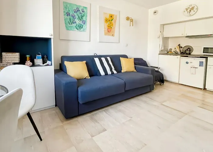 Lejlighed Modest In Le Suquet *