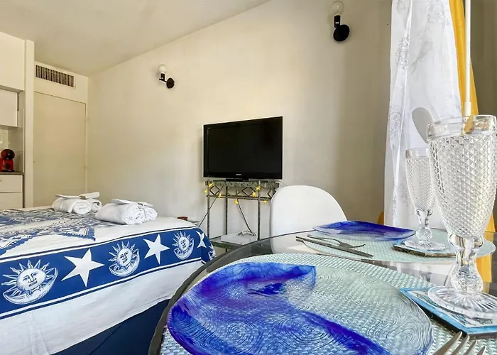 Modest In Le Suquet *