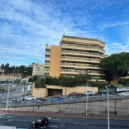 Modest In Le Suquet Apartman